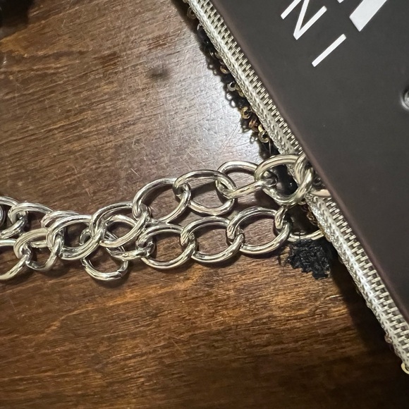 ICE WEAR Insulated Wine Sequined Clutch Bag - Picture 8 of 12